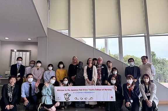 Besök på Japanese Red Cross Toyota College of Nursing. Foto: RKH