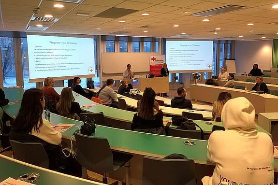 Bild av upprop för nya studenter.