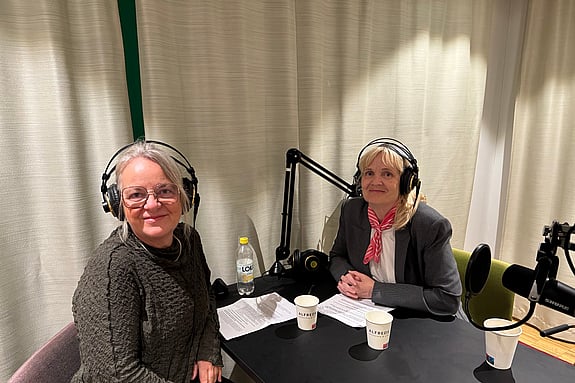 Nina Gårevik (vänster) tillsammans med Gabriella Ahlström. Foto: RKH