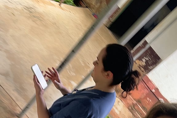 Axel med reskamrat Ida. Foto: Privat