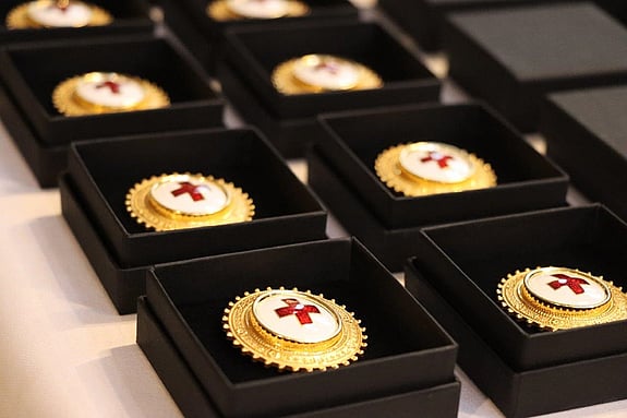 Röda Korsets sjuksköterskebrosch. Foto:RKH