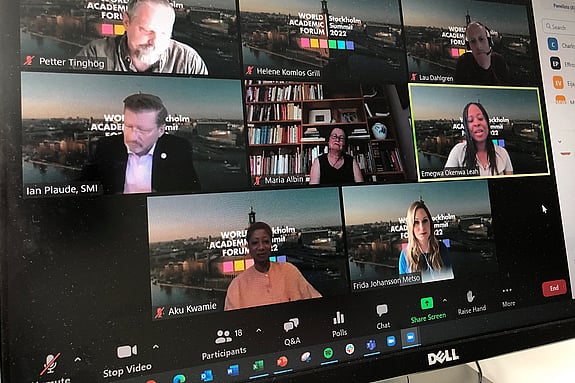 Bild av panelsamtal vid World Water Forum 2022 arrangerat av Röda Korsets Högskola.