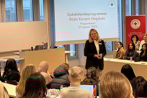 Rektor Susanne Georgsson vid programstarten av sjuksköterskeprogrammet.