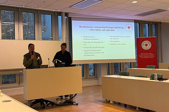 Lana Zelic, adjunkt och Hanna Gabrielsson, lektor vid Röda Korsets Högskola. Foto: RKH