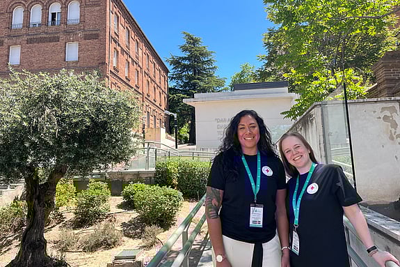 Natalie Mellin och Emma von Scheele Frejd, sjuksköterskestudenter vid Röda Korsets Högskola