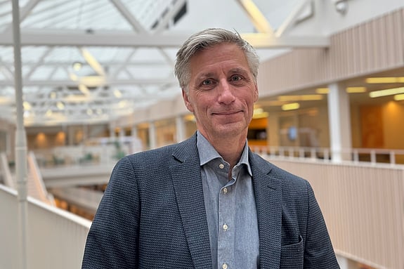 Lars Petersson, förvaltningschef vid Röda Korsets Högskola. Foto: RKH