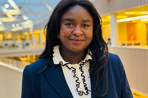 Anna FlemstenAssita Samake, prefektstöd vid Röda Korsets Högskola. Foto; RKH