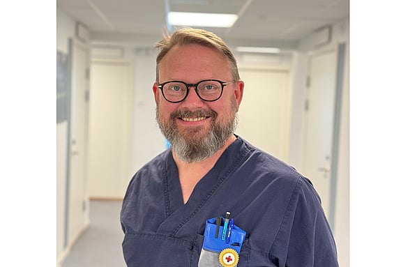 Kennet Odelstrand, biträdande chef på en allmänpsykiatrisk mottagning för unga vuxna är alumn från Röda Korsets Högskola