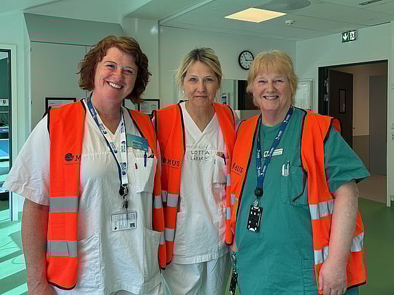 Charlotta Tegnestedt (mitten), lärare vid Röda Korsets Högskola på beredskapsövning på Bodø med Nord universitet. Foto: Privat