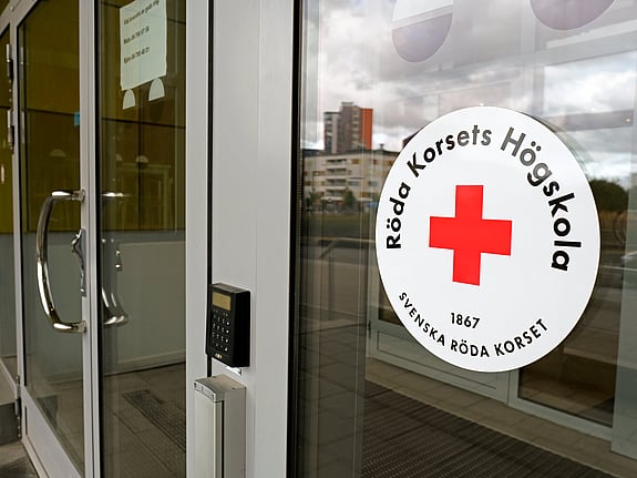 Entré till Röda Korsets Högskola. Foto:RKH