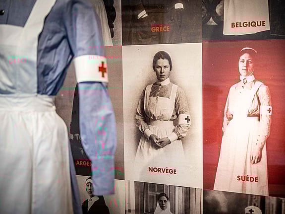 Monter med sjuksköterskor från historien. Foto: Jenny Frejing