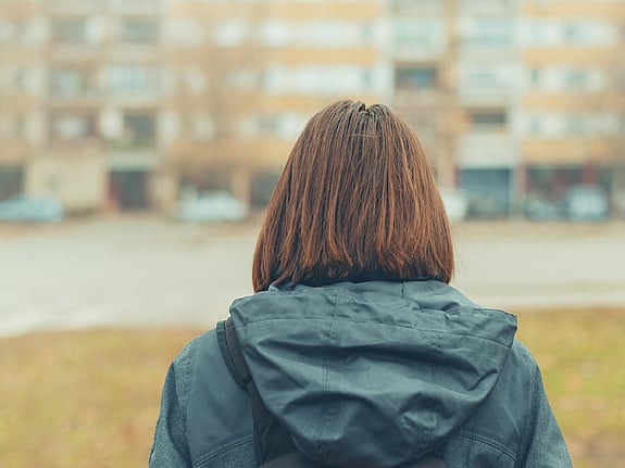 bild tagen bakifrån på en kvinna. Foto: Mostphotos.