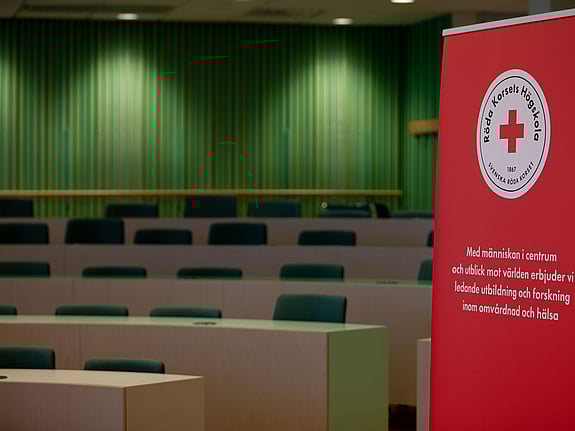 Entré till Röda Korsets Högskola. Foto: Jenny Frejing