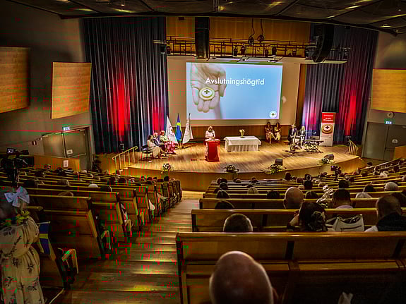 Rektor Susanne Georgsson håller tal vid avslutningshögtiden. Foto: Jenny Freijing