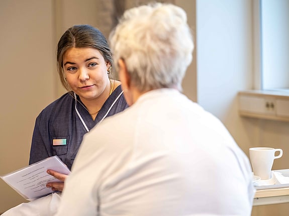 Student vid Röda Korsets Högskola. Foto: Jenny Freijing