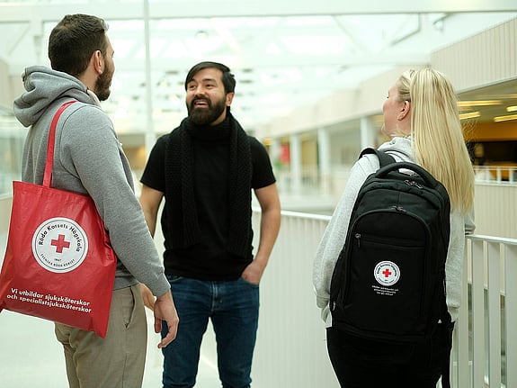 Studenter vid Röda Korsets Högskola. Foto: Sören Andersson