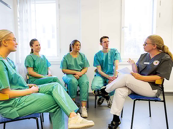 Antalet sökande till Röda Korset Högskolas utbildningar är fortsatt högt.