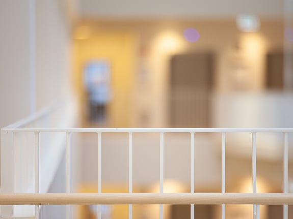 Bild av Röda Korsets Högskolas lokaler med kort skärpa.