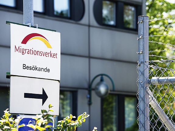 Skylt hos migrationsverket. Foto: Mostphotos