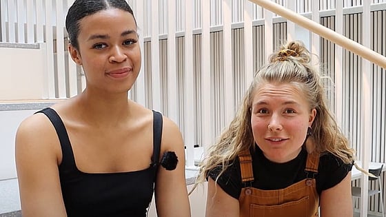 Emma och Hanna, tidigare studenter vid Röda Korsets Högskola.