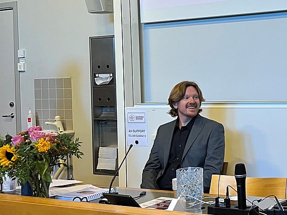 Henrik Nilsson presenterar sin doktorsavhandling. Foto: RKH