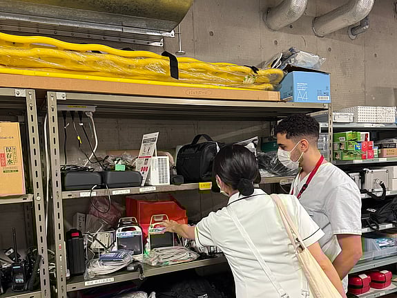 Jasin Rossi under sin praktik i Japan. Foto: Privat