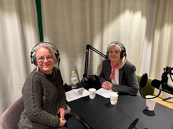 Nina Gårevik (vänster) tillsammans med Gabriella Ahlström. Foto: RKH