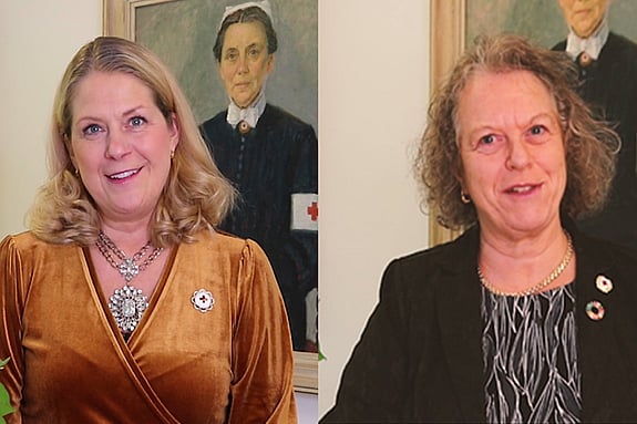 Bild av rektor Susanne Georgsson och högskolelektor och programansvarig för sjuksköterskeprogrammet Hanna Lachmann under avslutningshögtiden.