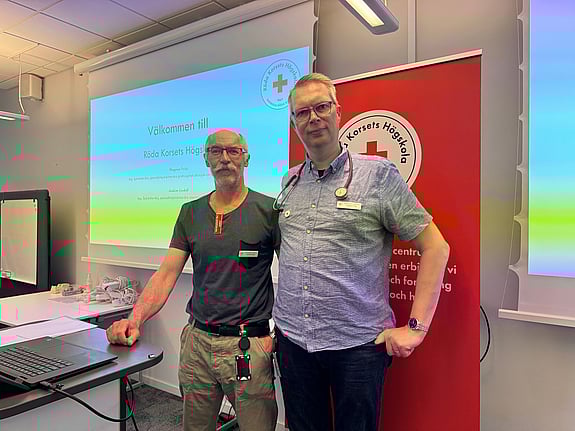 Adjunkterna Magnus Frisk och Joakim Lindell vid Röda Korsets Högskola. Foto: RKH