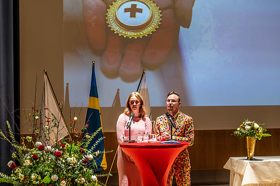 Tal av två studenter under avslutningshögtiden