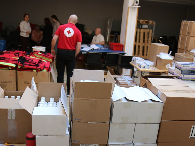 Första hjälpen-utrustning till Ukraina förbereds och packas