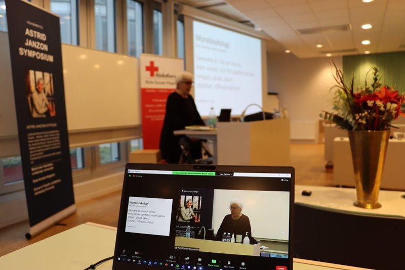 Symposiet ägde rum i Emmy Rappe-salen på Röda Korsets Högskola och sändes digitalt